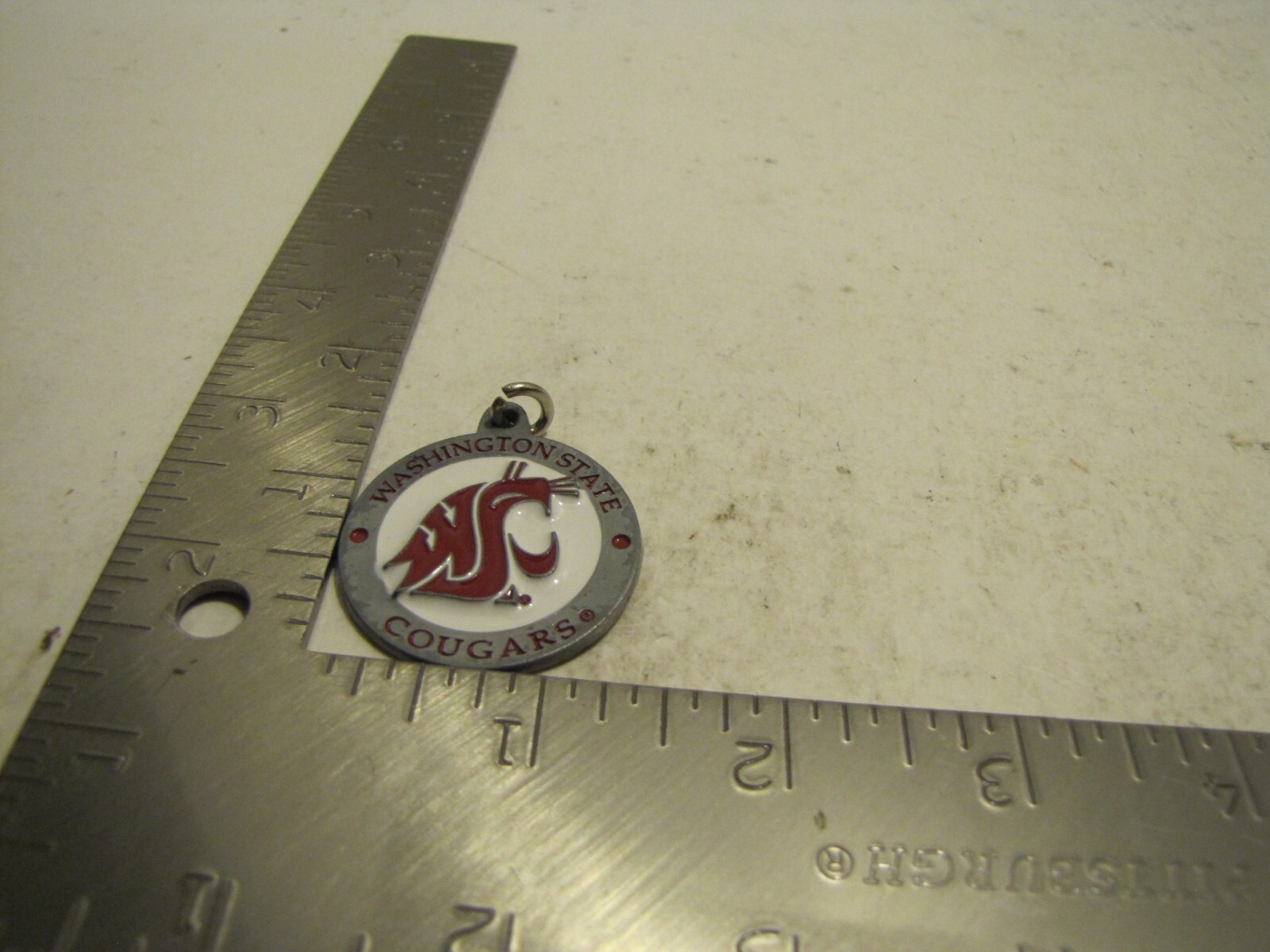 2004 SISKIYOU SPORTS WASHINGTON STATE COUGARS KEYCHAIN USED