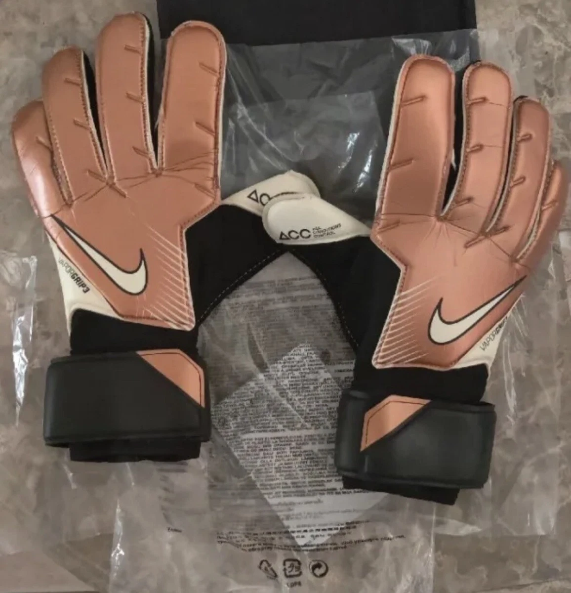 Acc outlet goalkeeper gloves