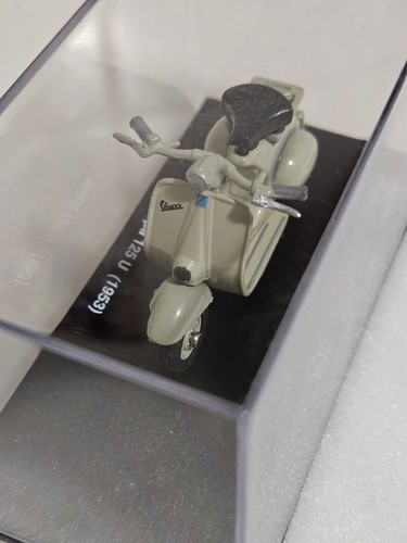 1:32 - NEW RAY CALIF. Inc - VINTAGE - 1953 PIAGGIO VESPA 125cc 'U' SERIES - New! - Picture 2 of 7