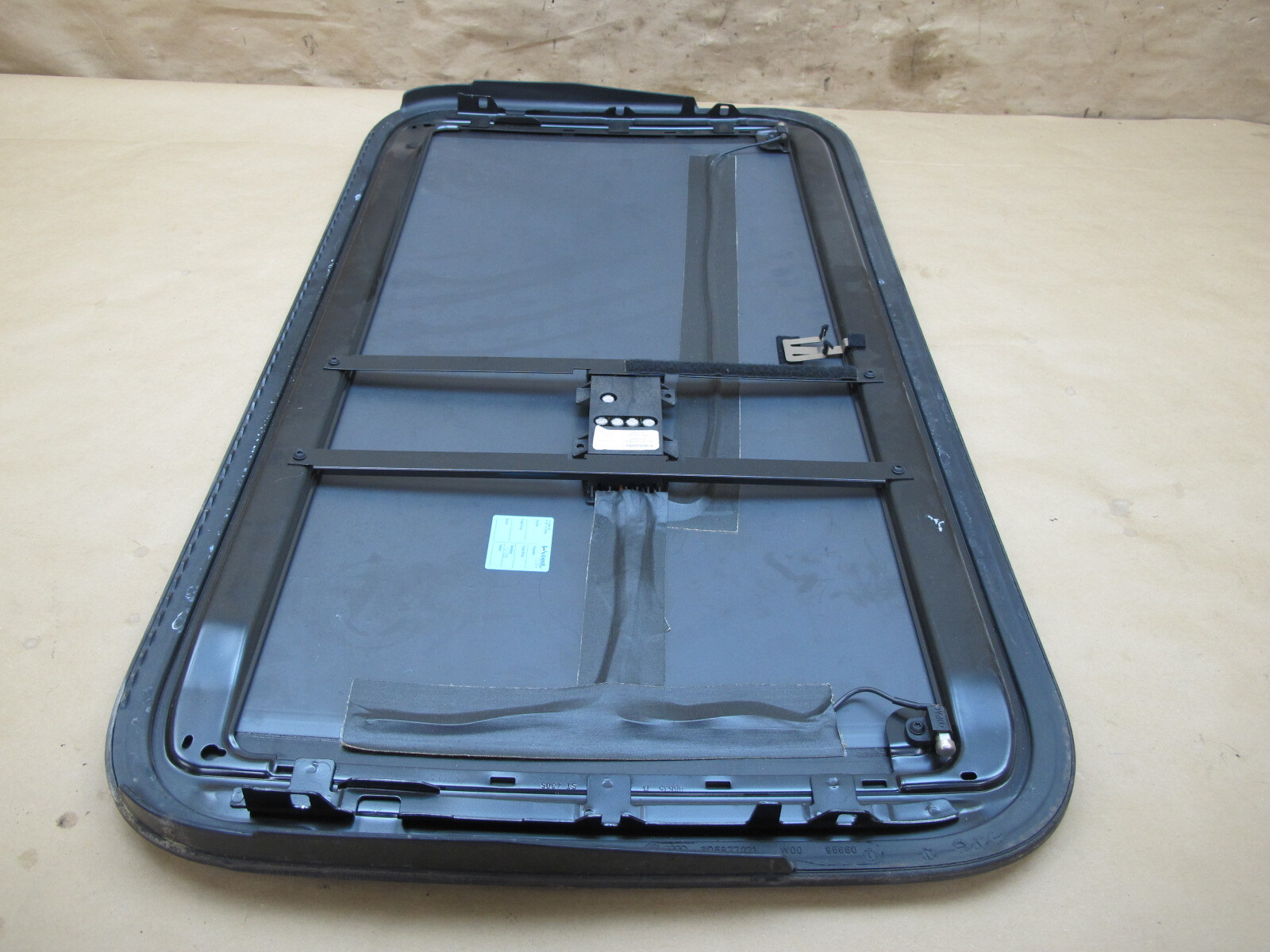 2006-2012 BENTLEY FLYING SPUR FRONT UPPER SUNROOF MOON ROOF GLASS WINDOW PANEL