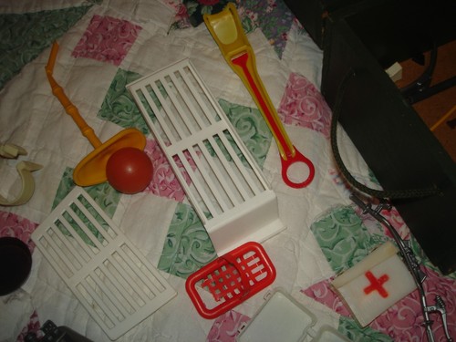 Vintage G.I. Joe Footlocker With Pieces As Shown- No Doll - Picture 4 of 15