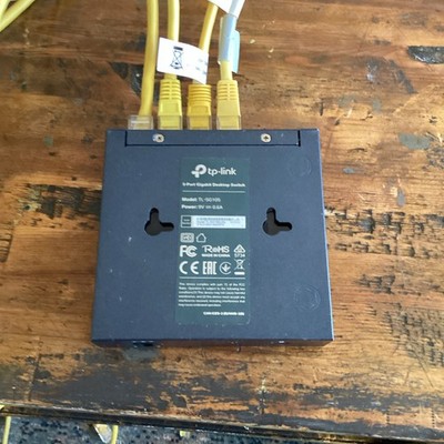 TP-Link TL-SG105 5-Port Gigabit Desktop Ethernet Switch with Yellow Cables