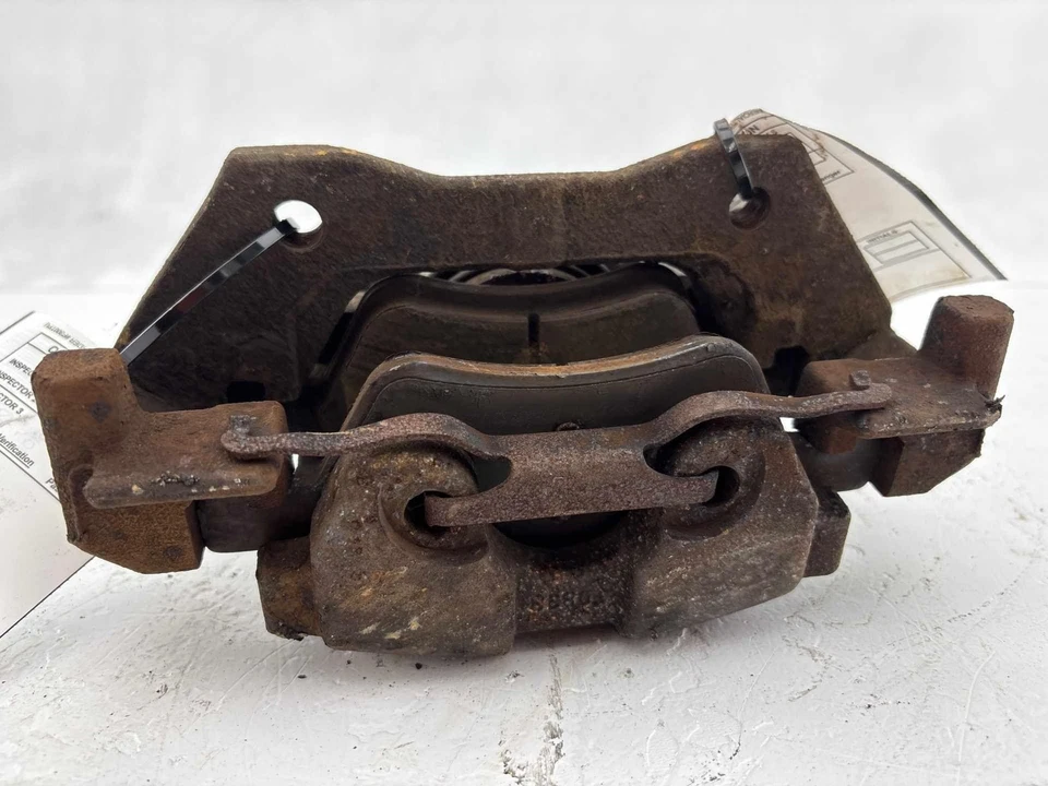 Оригинальный суппорт переднего правого тормоза в сборе для Ford Escape 2010-2012 годов выпуска - Изображение 2 из 4