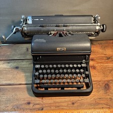 🖋️ Vintage Royal Manual Typewriter – Good Condition – Fully Functional! thumbnail