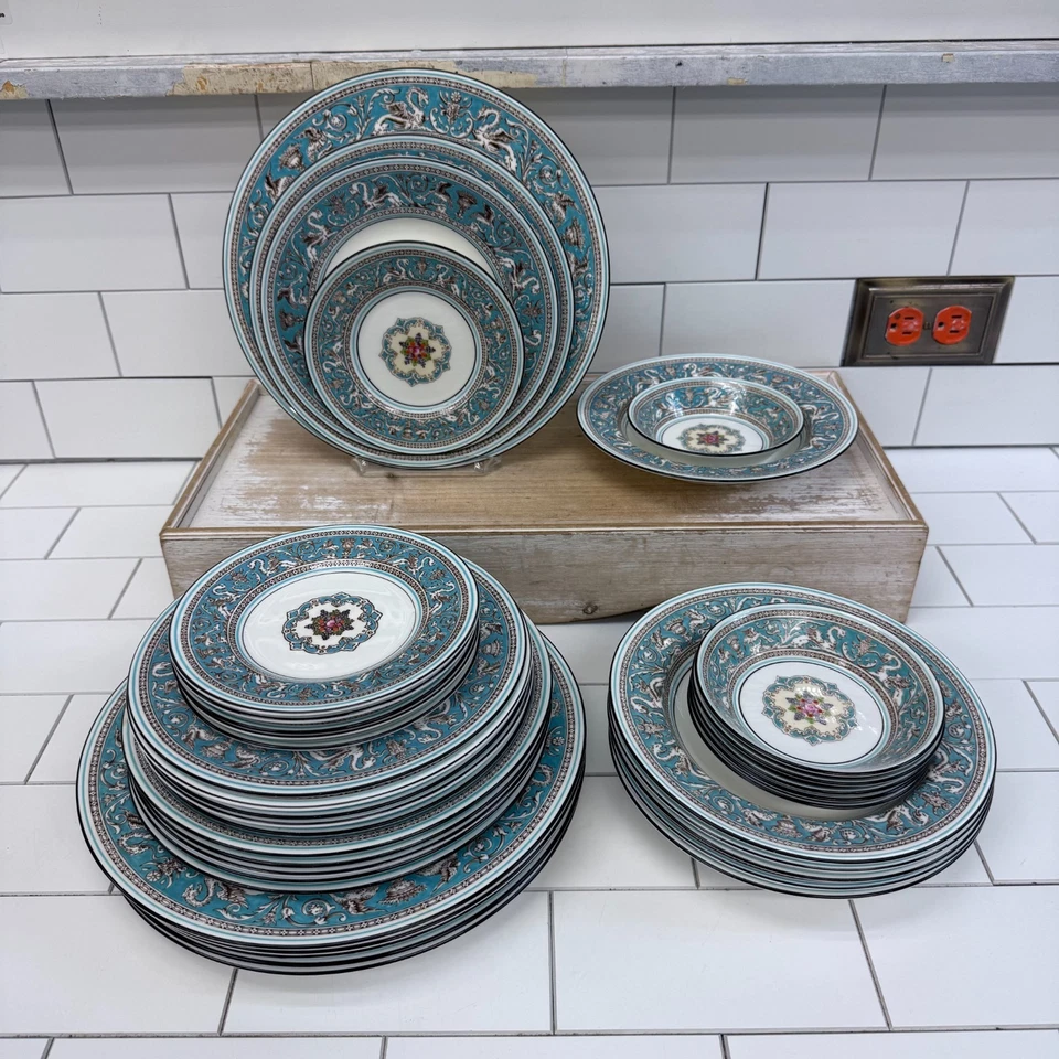 Vajilla de porcelana de hueso turquesa florentina Wedgwood, servicio para 6 Foto 2 de 4