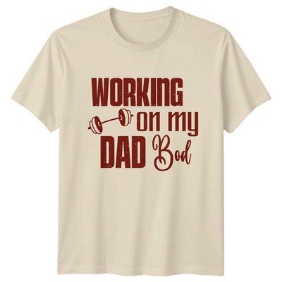 Working On My Dad Bod Herren T-Shirt Papa Leben Fitness Vatertag Geschenk für Ihn