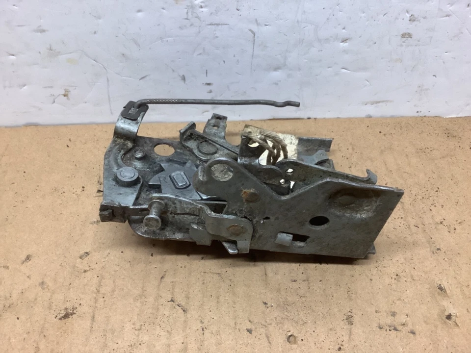 Corvette 1956-1962 mecanismo de bloqueo de pestillo de puerta OEM GM pasajero derecho 3723506 Foto 2 de 3