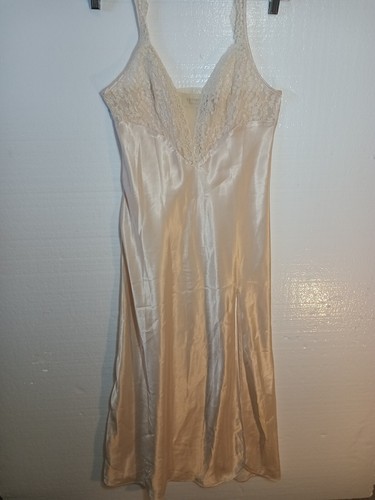 Victorias Secret Long Vintage Full Slip Gown Small Lace Tulle Cream Bridal Ivory