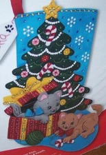 BUCILLA FELT JEWELED CHRISTMAS STOCKING KIT THE PAWFECT GIFT CATS KITTENS TREE