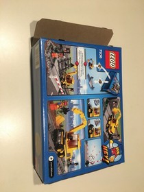 2010 Lego 7936 City Level Crossing Set Complete with Box and Instructions