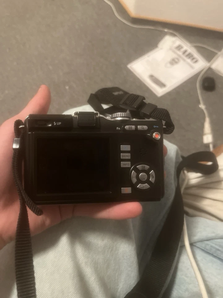 Olympus PEN E-PL1 12.3MP Digitalkamera - Schwarz (Kit mit ED 14-42mm Objektiv) - Bild 3 von 4