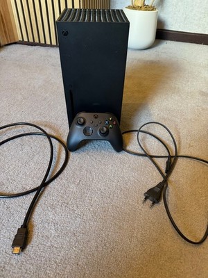 Microsoft Xbox Series X 1TB Schwarz mit Controller, HDMI- & Stromkabel