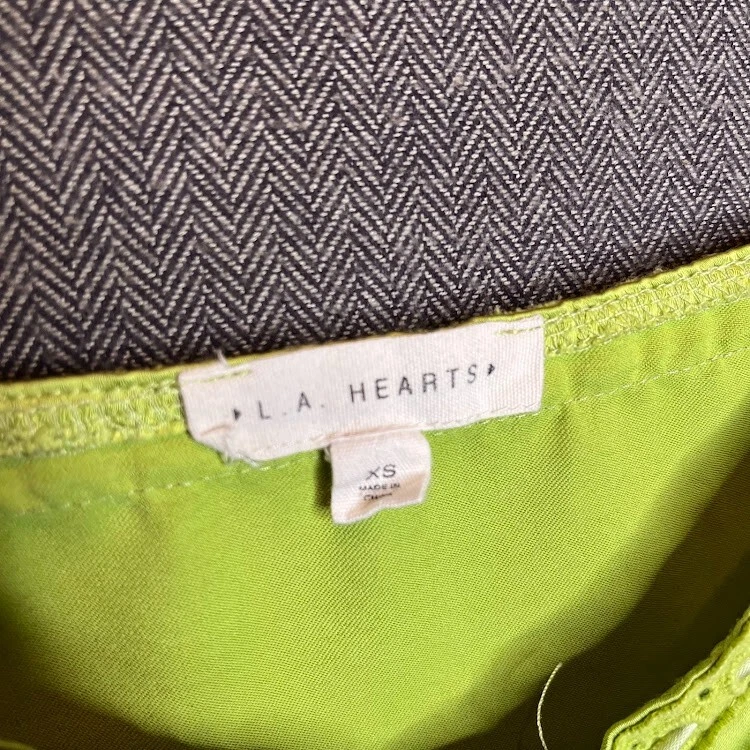 Camiseta sin mangas LA Hearts para mujer XS verde pulóver recortado Y2k colorido pop núcleo de hadas Foto 3 de 4