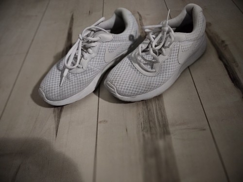 Getragene Nike Tanjun triple-white US 7 UK 4,5 EU 38 - Bild 2 von 10