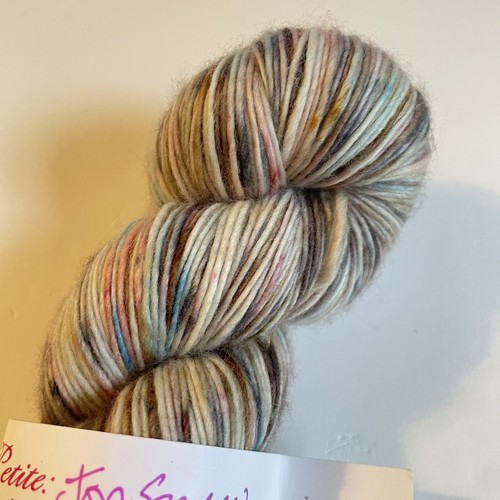 Phydeaux Designs Fingering Yarn "Jon Snow" 100% Merino Wool 399 yds - Picture 4 of 6