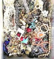 Jewelry 1 LB WEARABLE Bulk Lot Estate Vintage to Modern Costume- LOOK-53V8