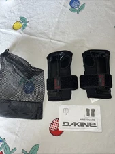 Set Of Dakine Wrist Guards XS R & L 1500800  Season W14 With Paperwork