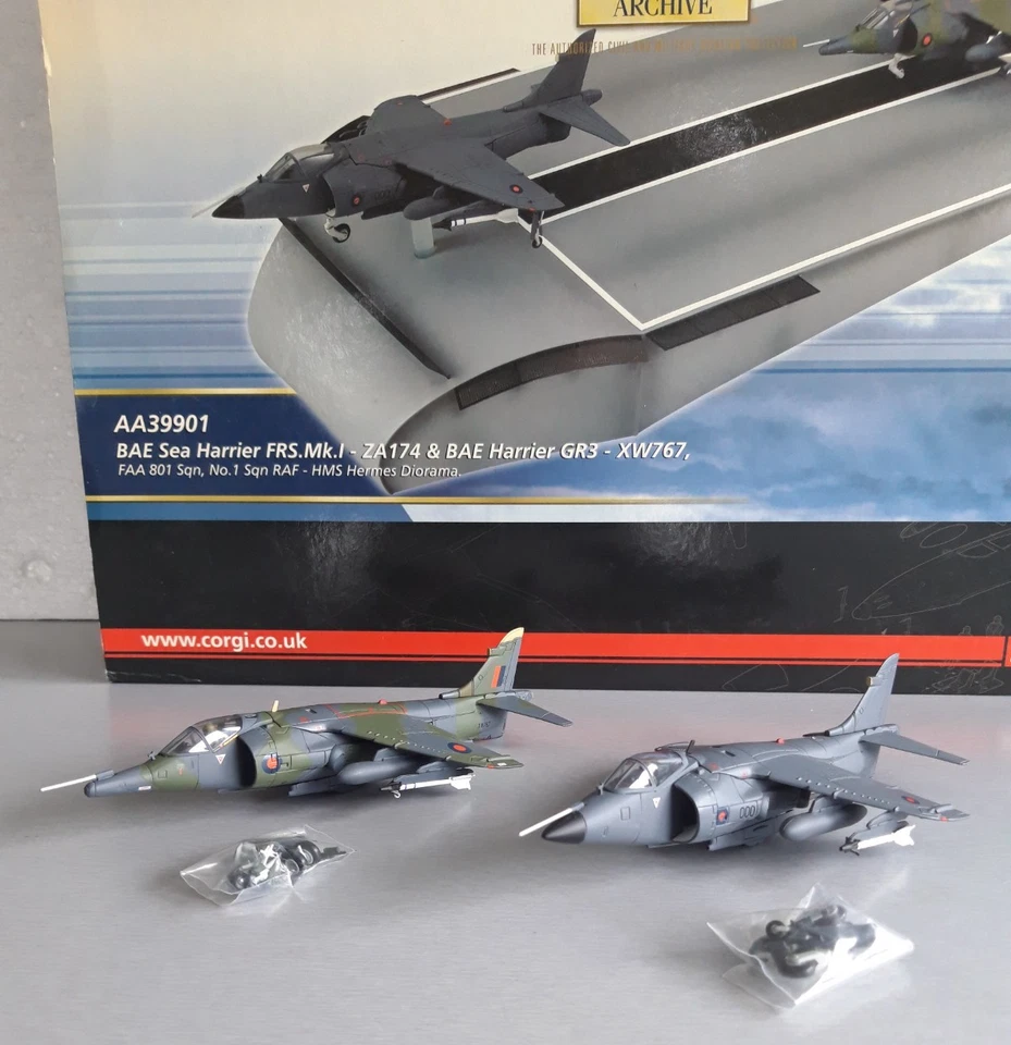 Corgi: BAE Sea Harrier & Harrier GR3, HMS Hermes Diorama, 1982. 1:72. Pre-Owned,