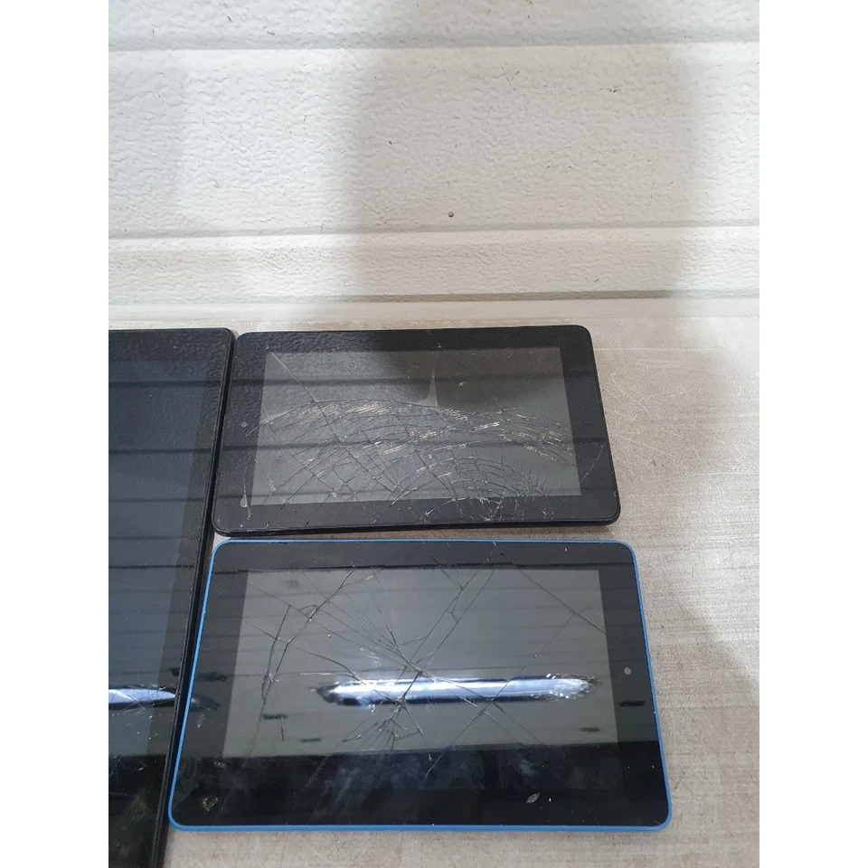 Lot of 6 Amazon & Nook Tablets & eBook Reader Multicolour Touchscreen Display - Image 3 of 4