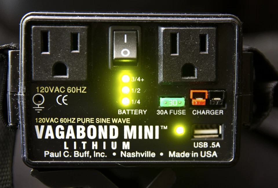 Paul C. Buff Vagabond Mini Batería Portátil de Litio, Estuche, Cargador Foto 2 de 4
