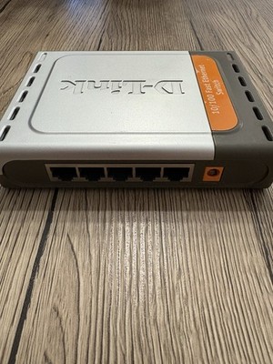  D-Link DES-1005D 5-Port Fast Ethernet Switch 10/100 Mbps   Plug & Play