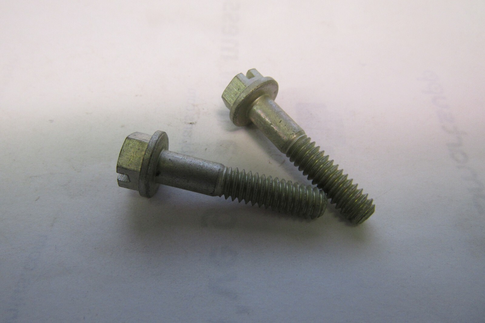 2 NEW OEM OMC JOHNSON EVINRUDE SCREWS # 308077 | eBay