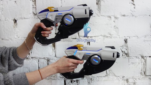 Pair of Tracer pulse pistols with LEDs from Overwatch 2. Tracer cosplay - Picture 2 of 9