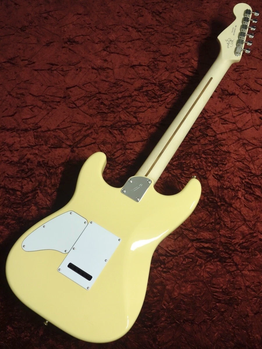 Fender: SCANDAL Mami Stratocaster OMOCHI Vintage White Electric Guitar