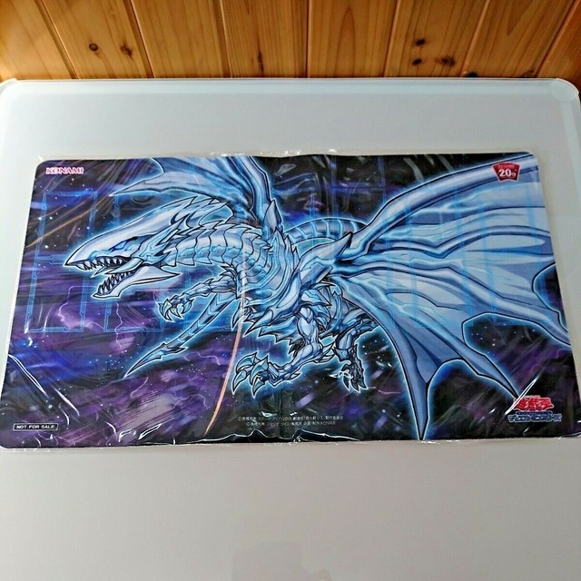YuGiOh! Blue Eyes Alternative White Dragon Play Mat 20th ANNIVERSARY