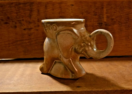 Vintage MCM Frankoma Two Tone Art Pottery Elephant Cup 1979 GOP