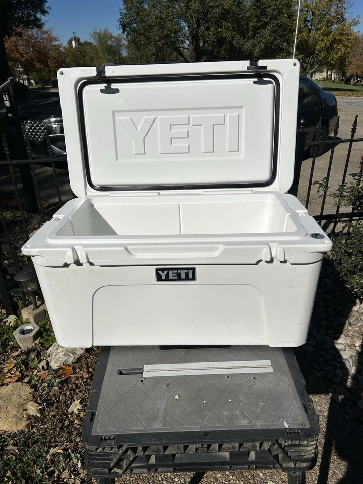 Enfriador de hielo Yeti 65 Qt blanco - Esta es la razón por la que no podemos tener cosas bonitas usado Foto 4 de 4