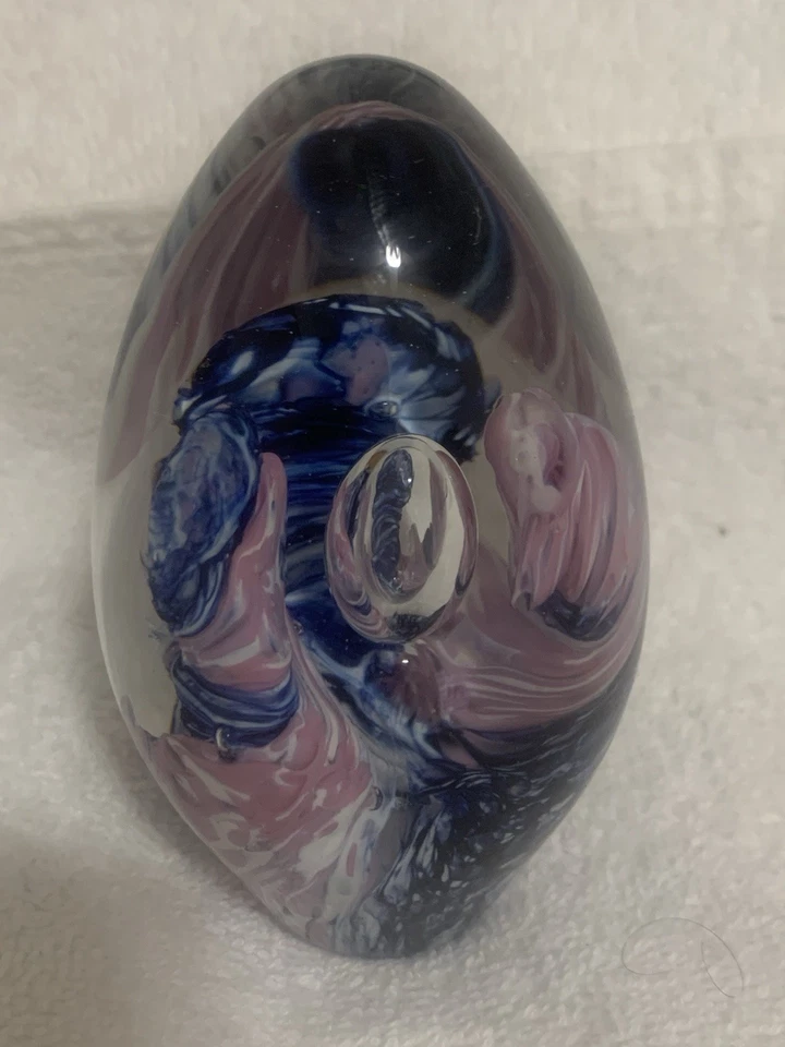 Firmado 1991 Robert Eickholt azul/rosa remolino arte vidrio pisapapeles excelente ¡GUAU! Foto 3 de 4