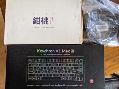 Keychron V1 Max + EPBT Kon Momo Keycap Base Set