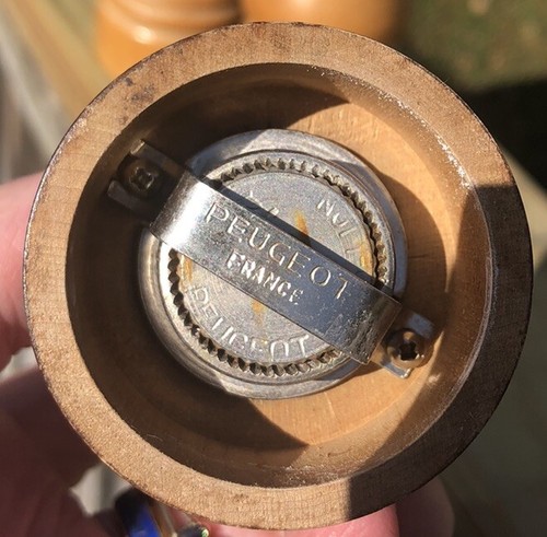 Macinapepepe vintage Peugeot marrone venatura legno Francia - Foto 11 di 12
