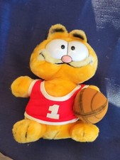 Vintage 1981 Dakin Shooting Hoops Garfield Basketball Plush no tag looks great