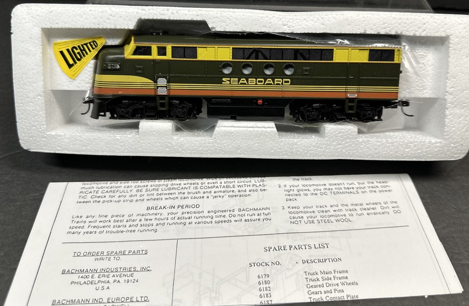 Vintage HO Bachmann steam locomotive & tender A.T. & S.F. 0-6-0