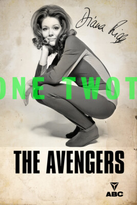 THE AVENGERS DIANA RIGG EMMA PEEL RETRO PRE-PRINT SIGNED AUTOGRAPH 7½ x ...