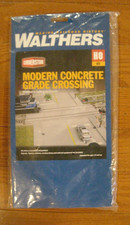 Walthers HO Modern Concrete Grade Crossing