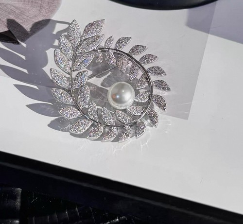 Freshwater Pearl for Women, Fashion Brooch Shiny Cubic Zirconia Brooch Pins with