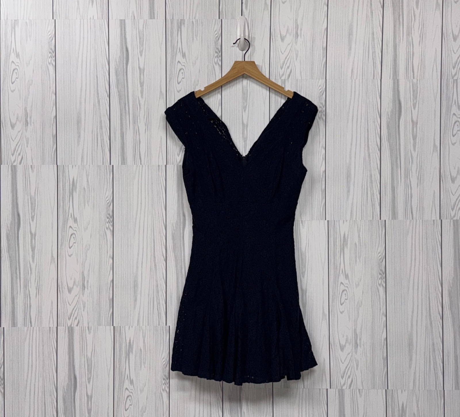 Bisou Bisou dress womens size 8 sleeveless navy lace knee length