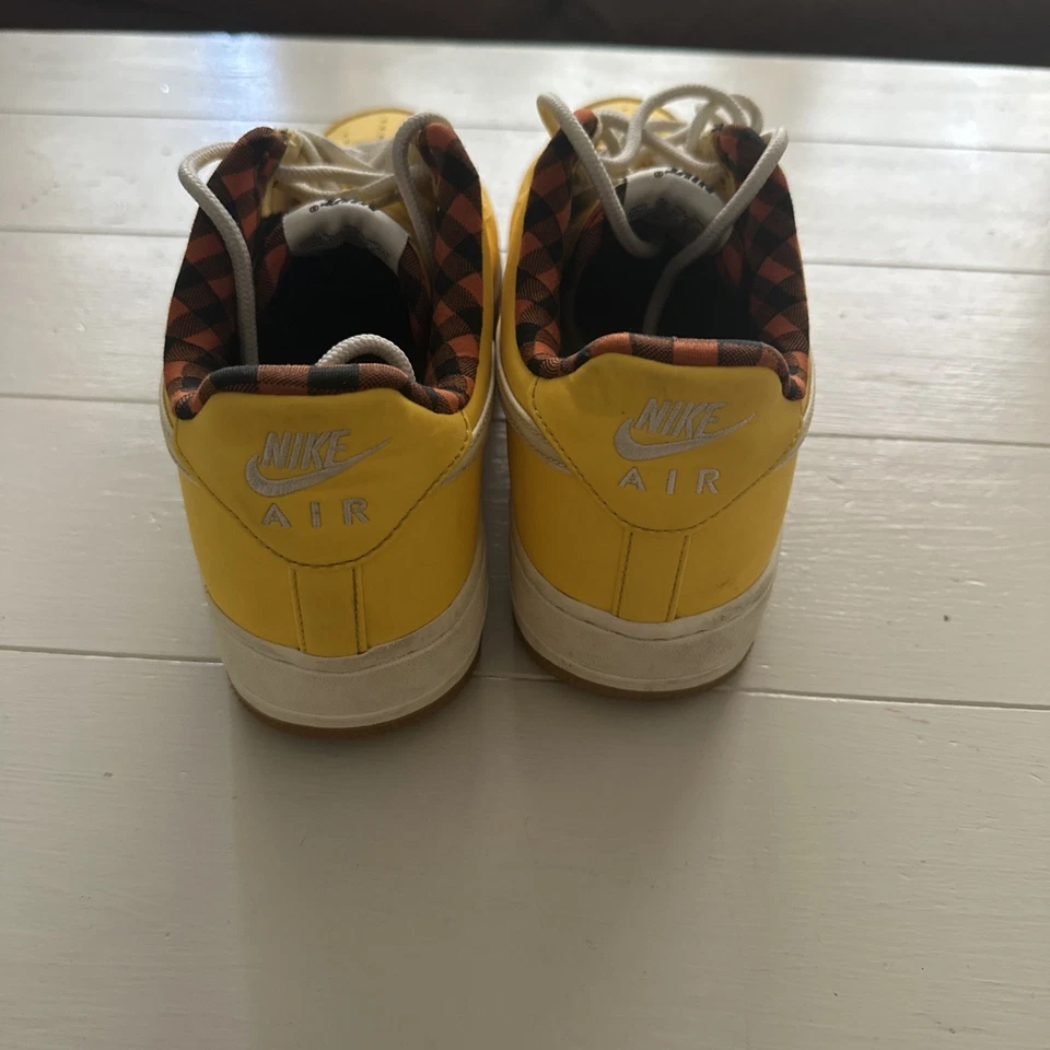 2016 Size  9 Nike Air Force 1 '07 LV8 Low Varsity Maize Yellow Lace Up Shoes - Image 3 of 4