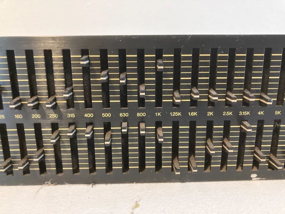 ECUALIZADOR GRÁFICO ESTÉREO MÚSICA AUDIO PROFESIONAL YAMAHA MODELO Q2031A Foto 4 de 4