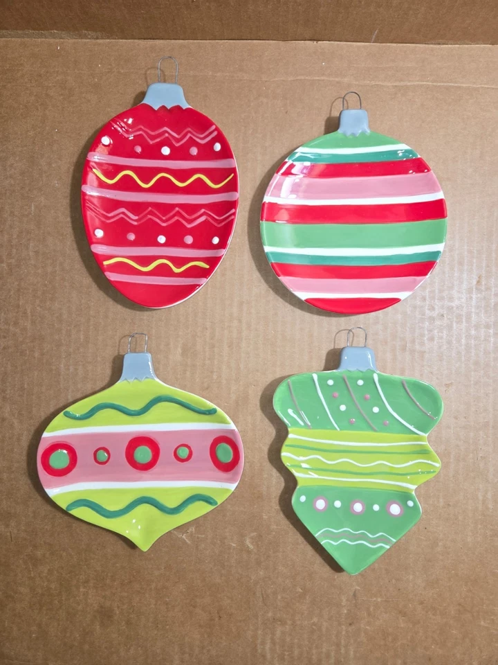 Platos NAVIDAD "Ornamento en Forma" Cerámica Por Boston Warehouse (Juego de 4) Foto 2 de 4