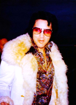 ELVIS PRESLEY - REFRIGERATOR PHOTO MAGNET 3''-5''