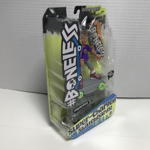 Boneless Motorized Super-Charged Skateboard Luca Skater Figure Series 1 2022 - Picture 2 of 4