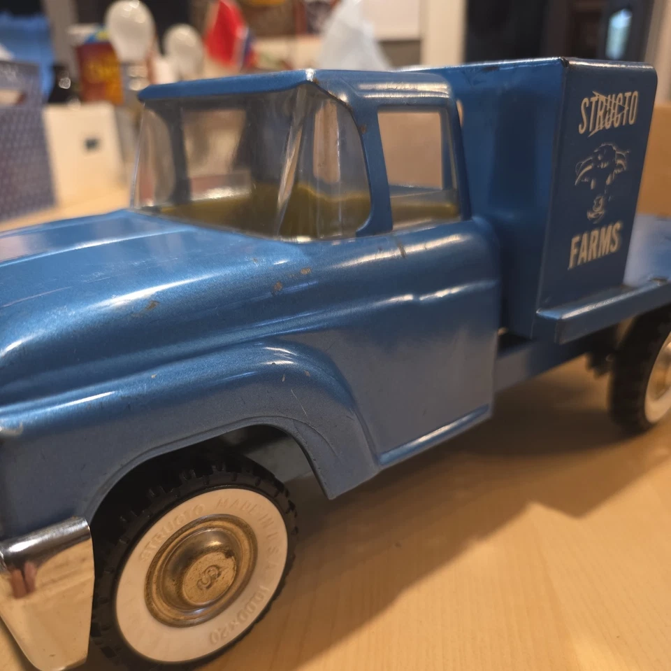 Structo Farms 1960’s Stake Bed Truck BLUE PRESSED STEEL Livestock Truck Nice - Image 3 of 4