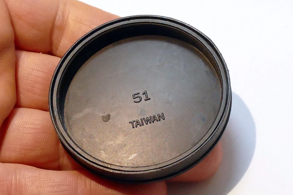 Vivitar 49mm Plastic Lens Front Cap slip-on type for 50mm f1.7 vintage - Image 4 of 4