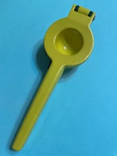 Manual Handheld Lemon Lime Citrus Squeezer Juicer Press Yellow & Green
