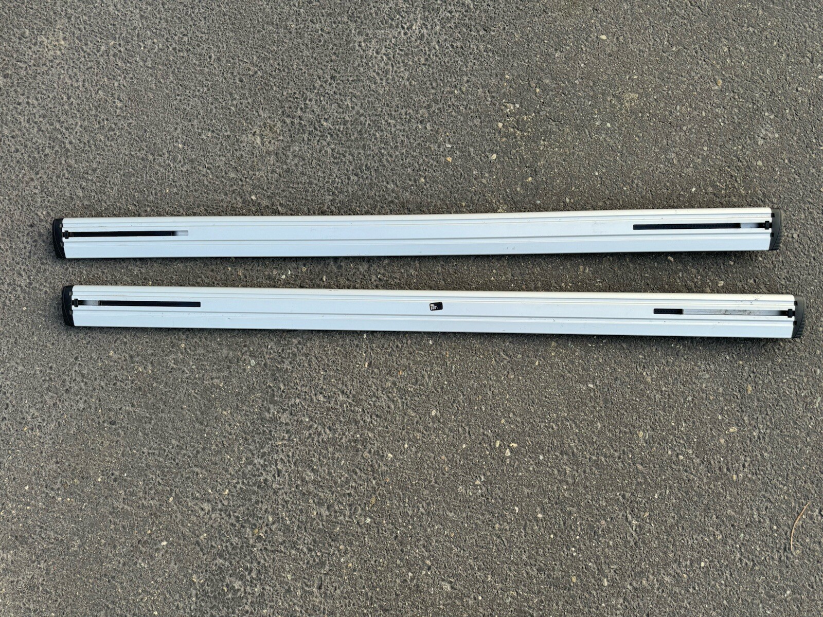 2x Thule Aero Blade ARB53 Roof Rack Cross Bars 53” Great Condition