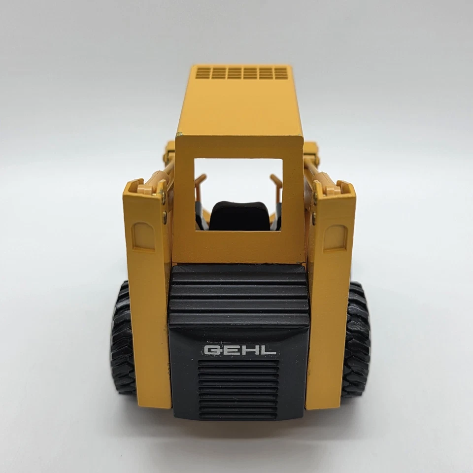 Gehl 4615 Skid-Steer Loader NZG 1:25 Scale Diecast Model - Image 3 of 4